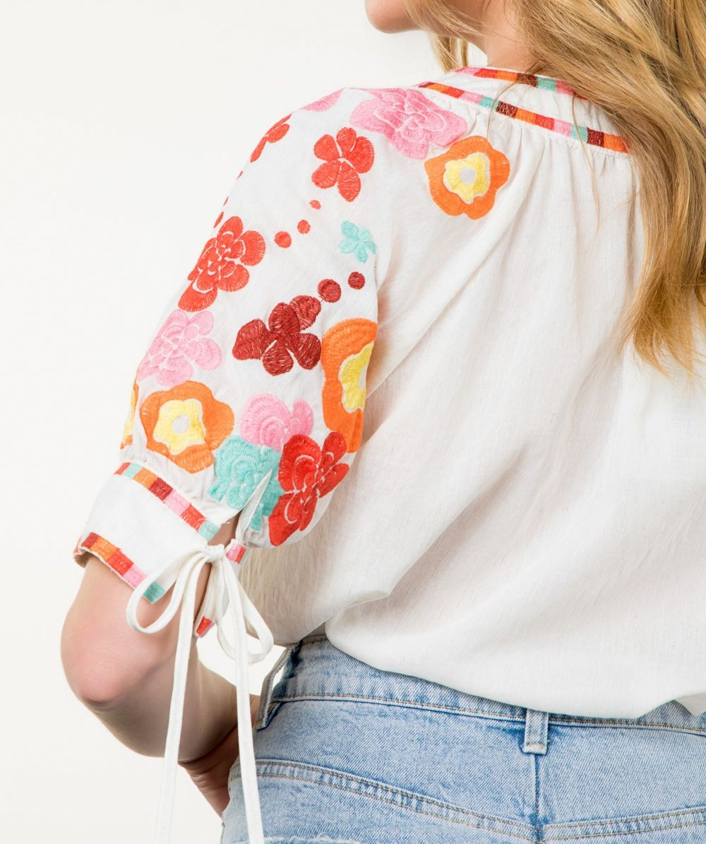 WHITE FLORAL EMBROIDED SHORT SLEEVE TOP