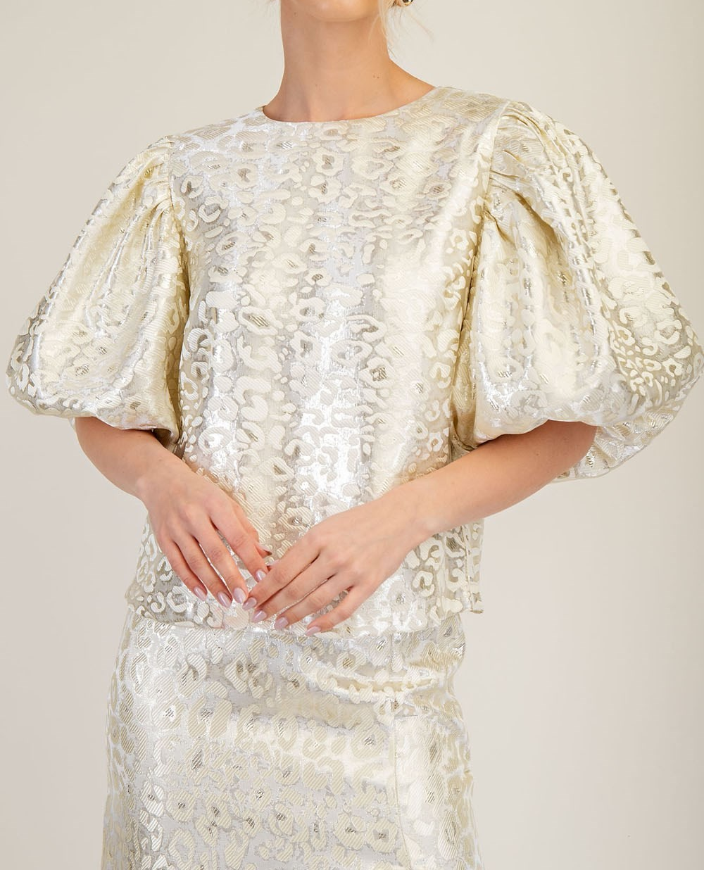 CREAM METALLIC CHEETAH PRINT PUFF SLEEVE TOP