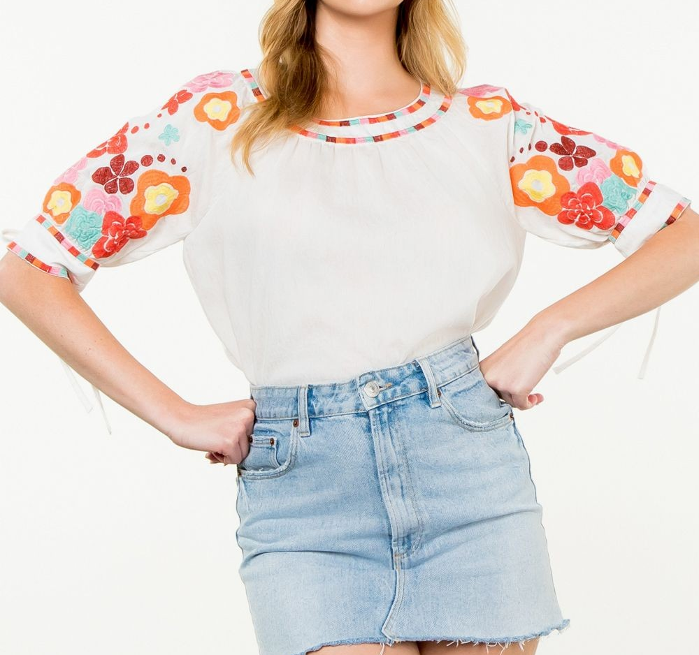WHITE FLORAL EMBROIDED SHORT SLEEVE TOP