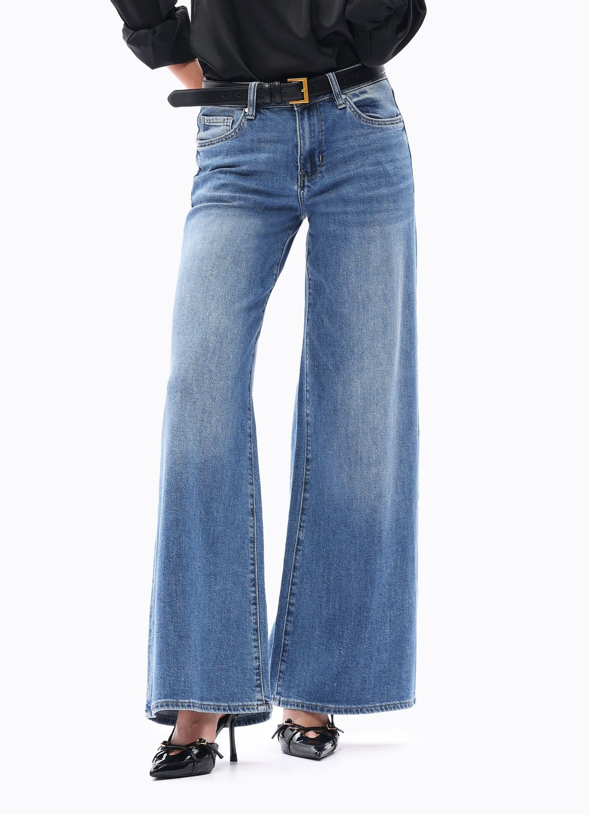MEDIUM BLUE MID RISE WIDE LEG JEAN