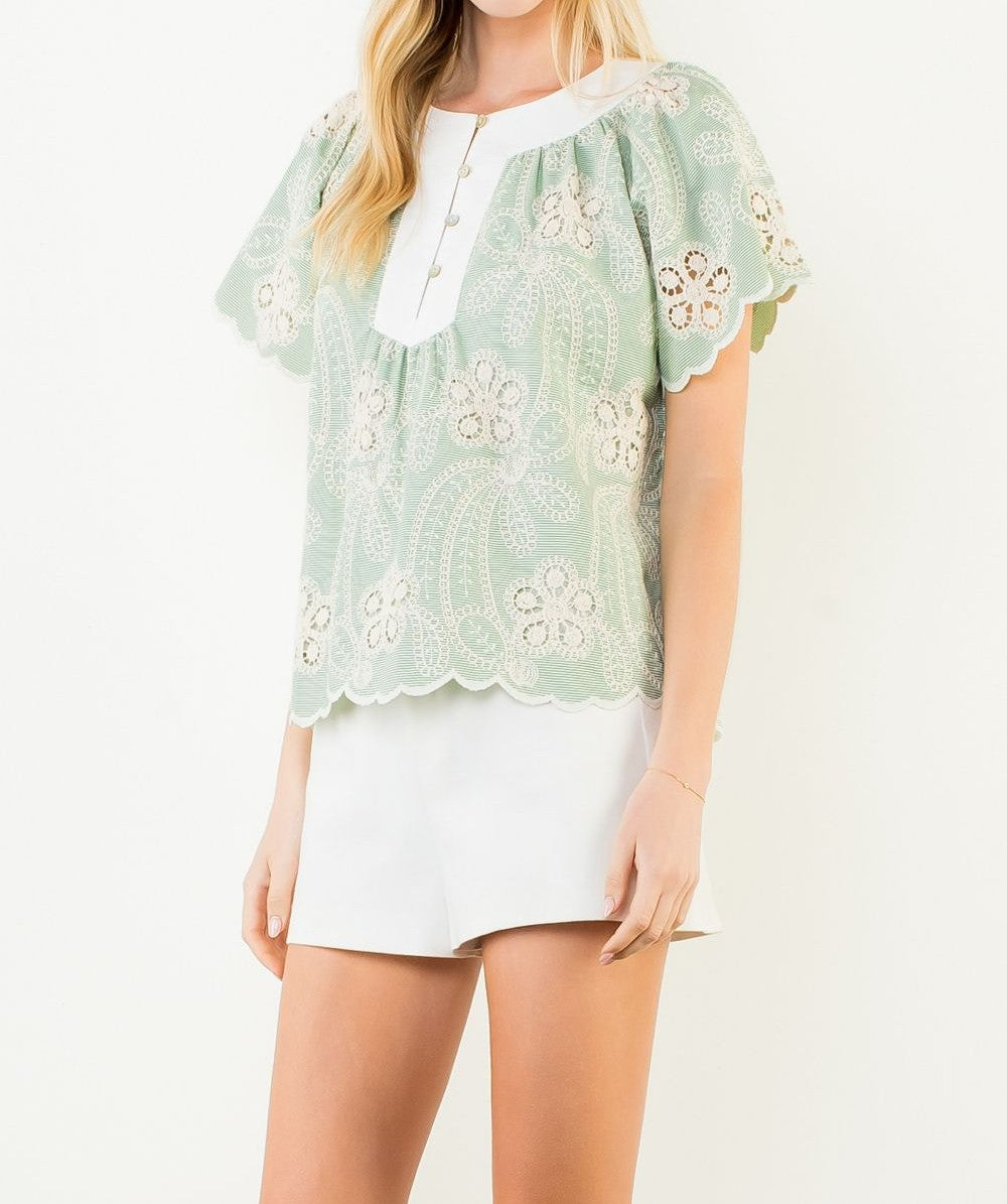 GREEN/WHITE FLORAL LACE SCALLOP HEM SHORT SLEEVE TOP