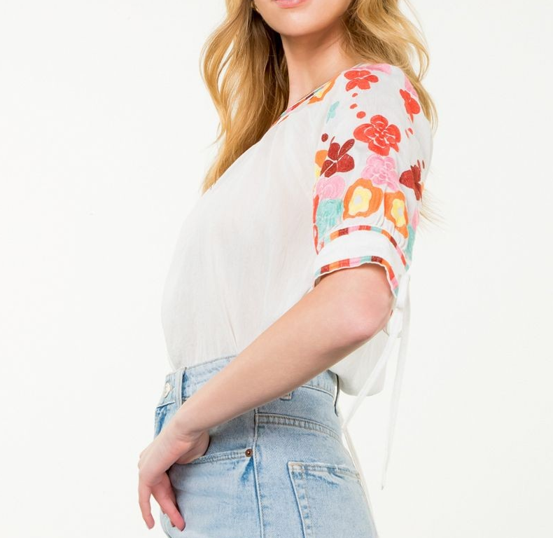 WHITE FLORAL EMBROIDED SHORT SLEEVE TOP