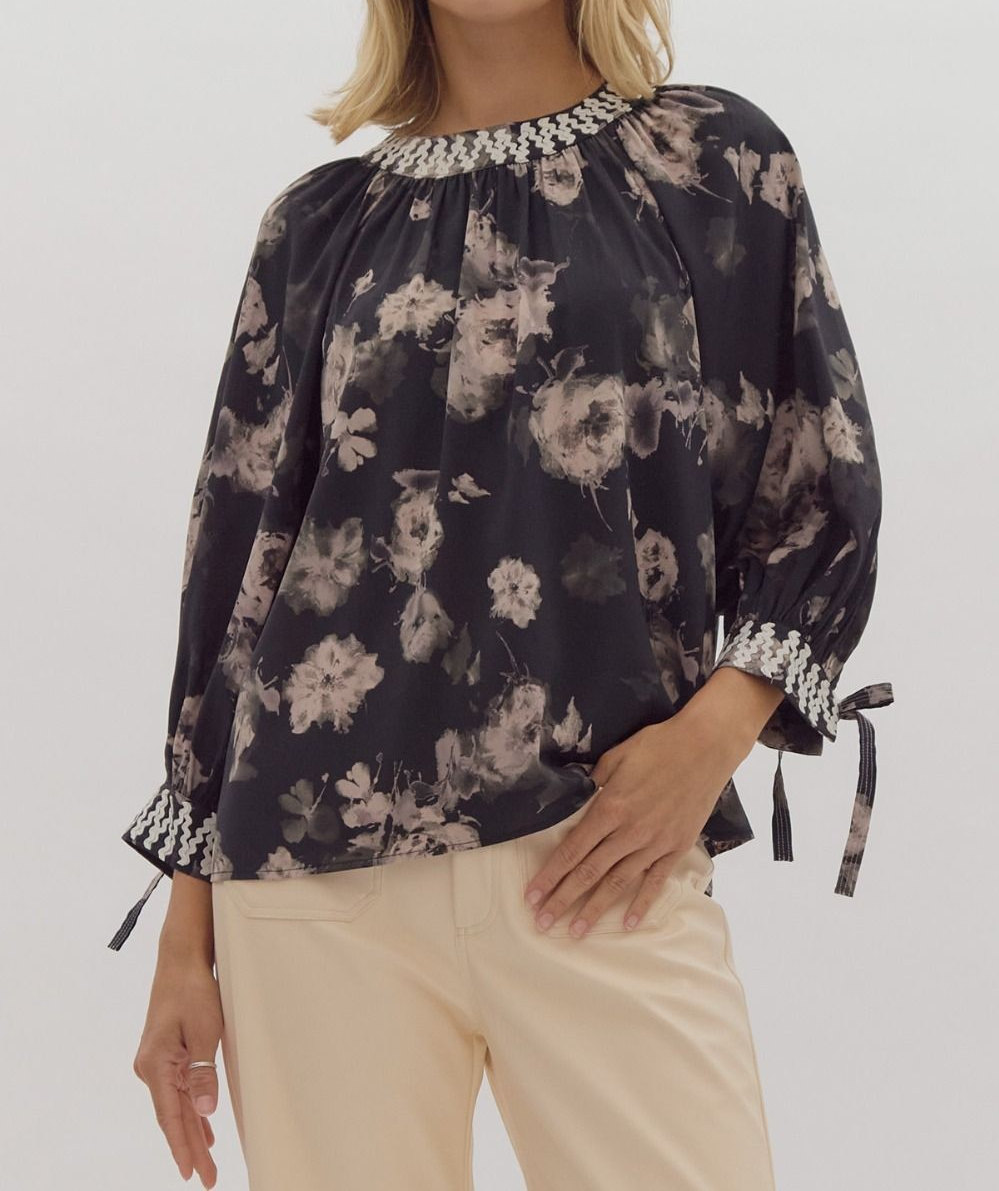 BLACK FLORAL PRINT RIC RAC ACCENT 3/4 SLEEVE TOP