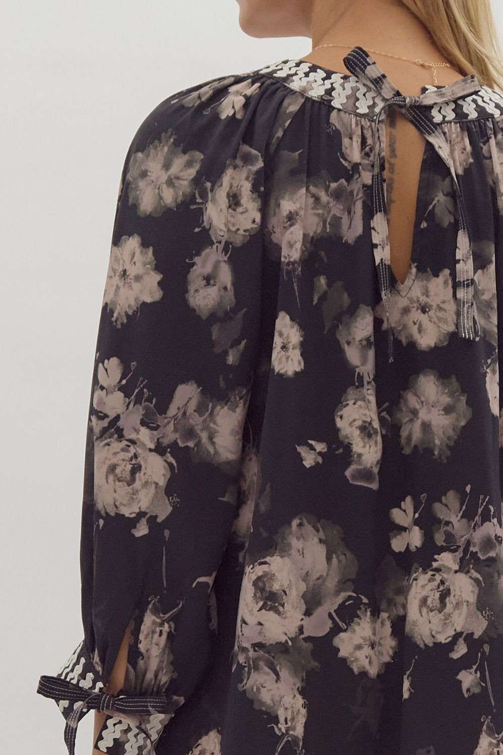 BLACK FLORAL PRINT RIC RAC ACCENT 3/4 SLEEVE TOP